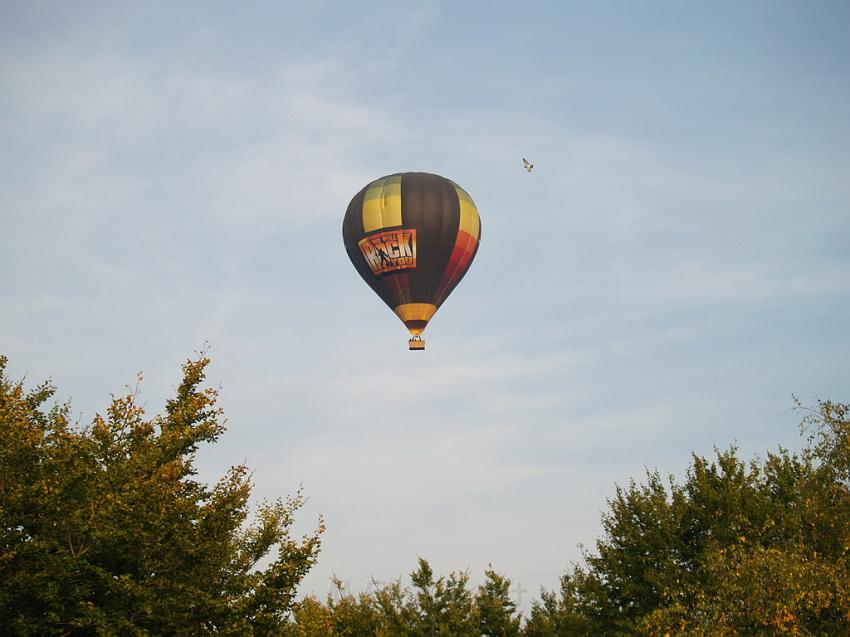 Heissluftballon im vorbei fahren  P23.JPG